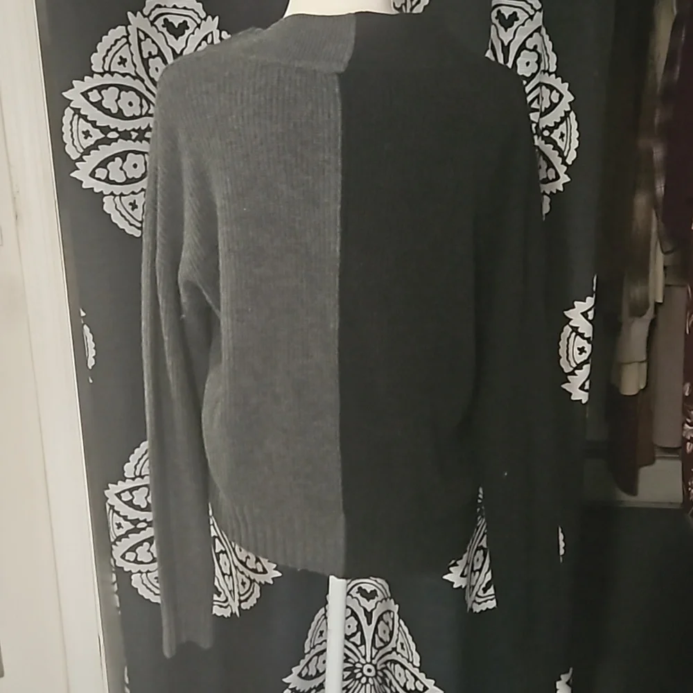 Design History sweater - Picture 4 of 7